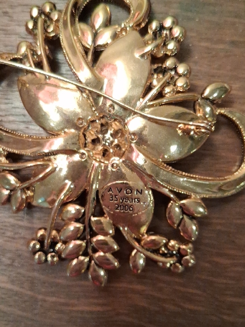 Vintage-Style Red Flower Crystal Brooch Vintage AVON 35 YEARS 2006 - Picture 2 of 2